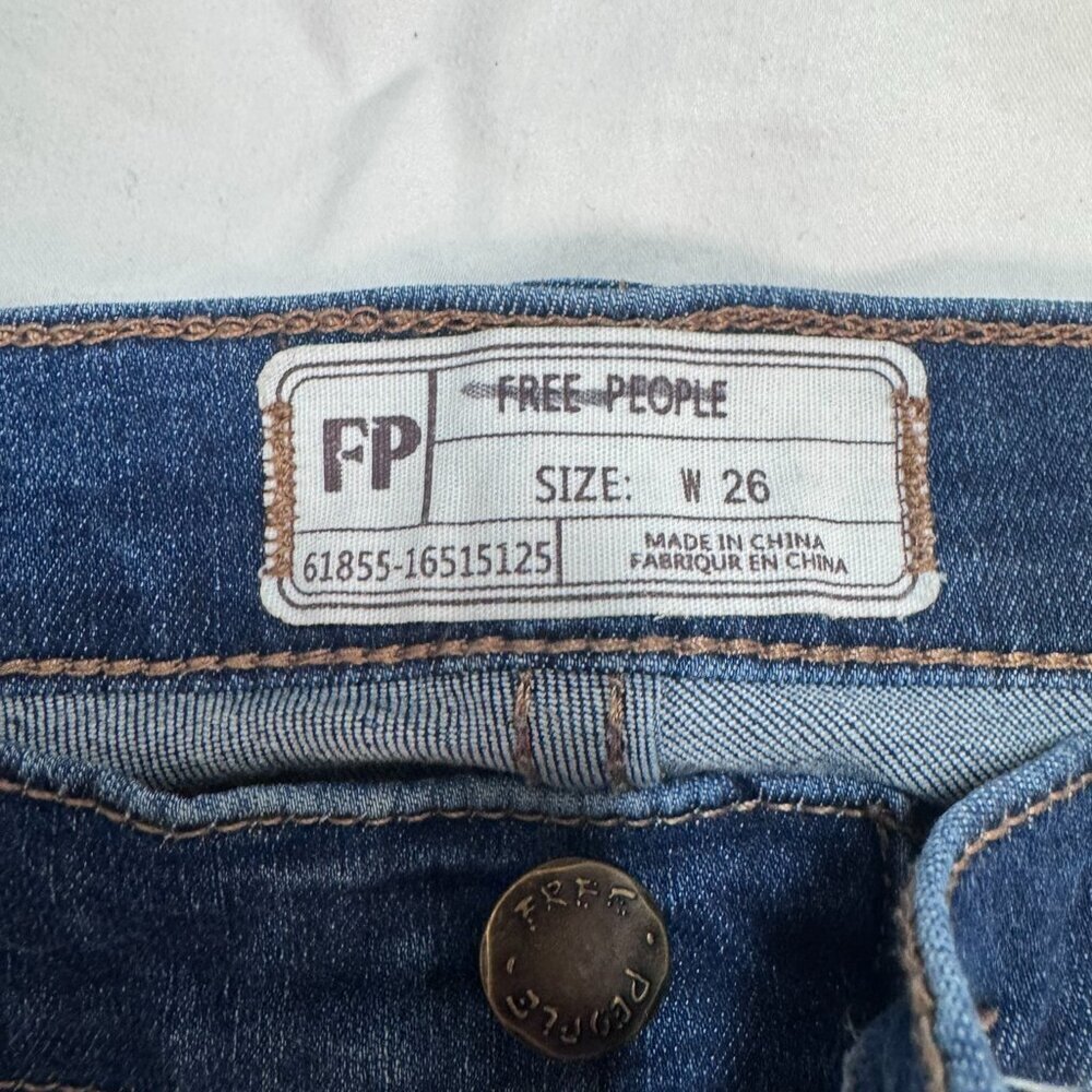 EUC Free People Distressed Straight Leg Jeans – Size 26 - Picture 3 of 5